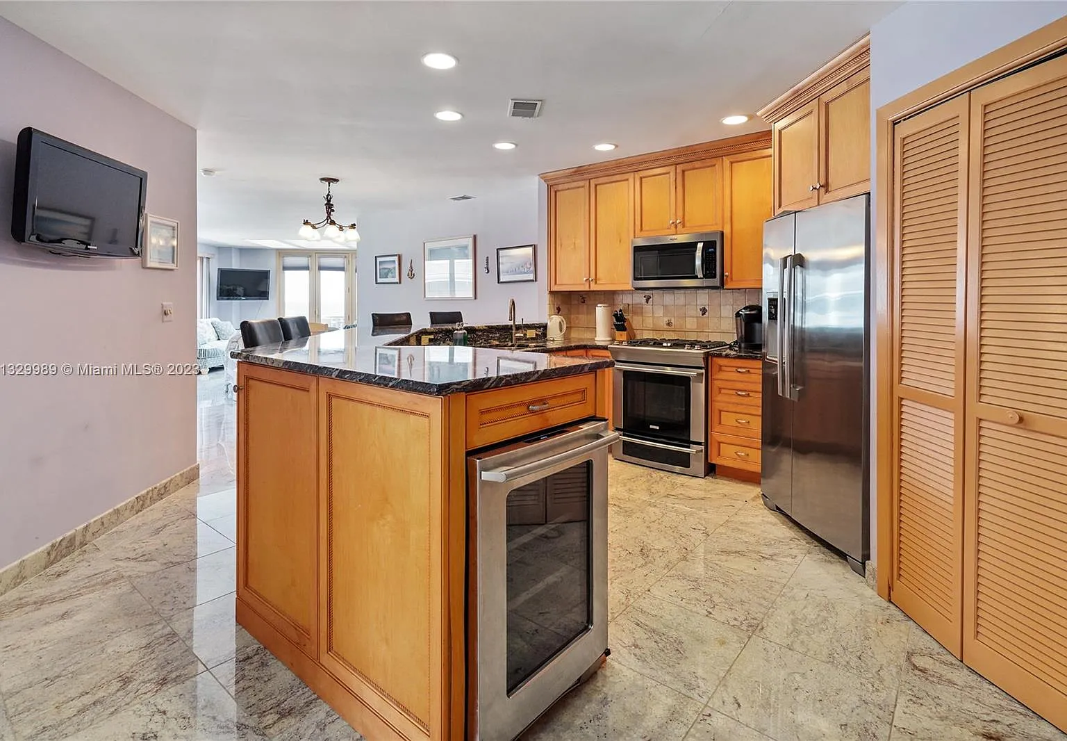 3 bed, 2.0 bath, 1900 sqft, $20,000 — Photo 2