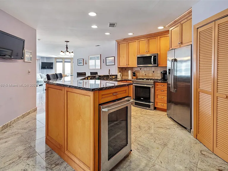 900 Ocean Ave #108 — Photo 2
