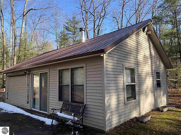 3rd image of 11261 Ironwood St NE