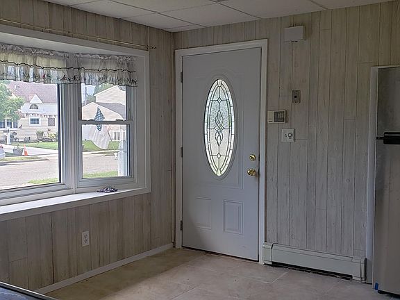 2nd image of 19 Straw Ln