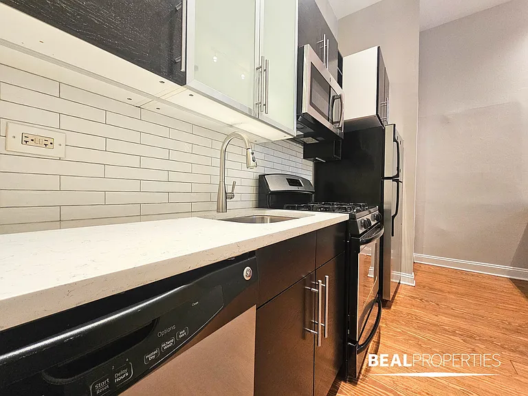 2200 N Clark St — Photo 41