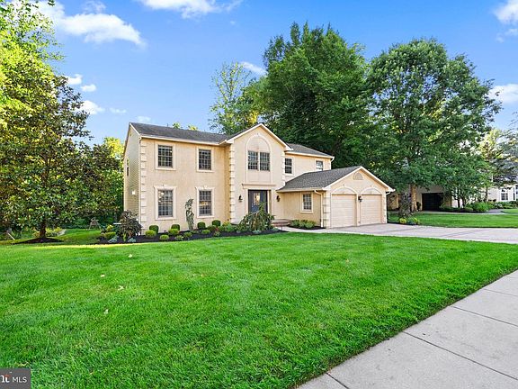 2nd image of 915 Gray Fox Cir
