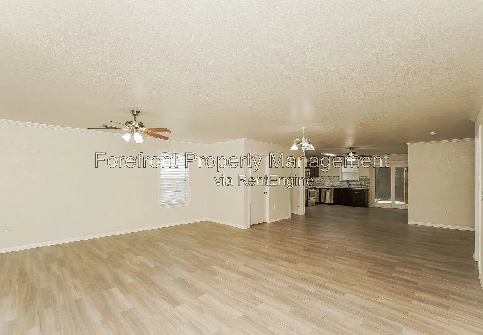 4 bed, 2.5 bath, 3208 sqft, $1,999 — Photo 4