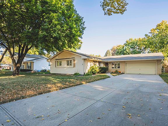 2nd image of 409 Eton Ct