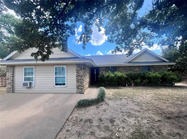 1321 Fairway Dr, Graham, TX 76450
