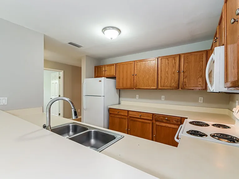 736 Jack Ave S — Photo 8