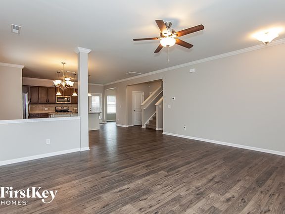 3rd image of 3600 Creekside Dr