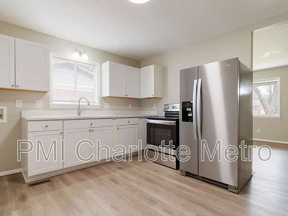 3rd image of 4717 Monmouth Dr