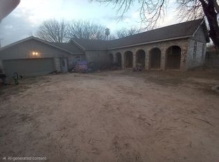 221 N Magnolia St, Lefors, TX 79054