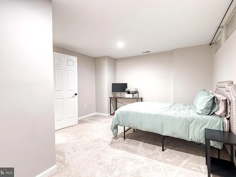 708 Leister Dr — Photo 24