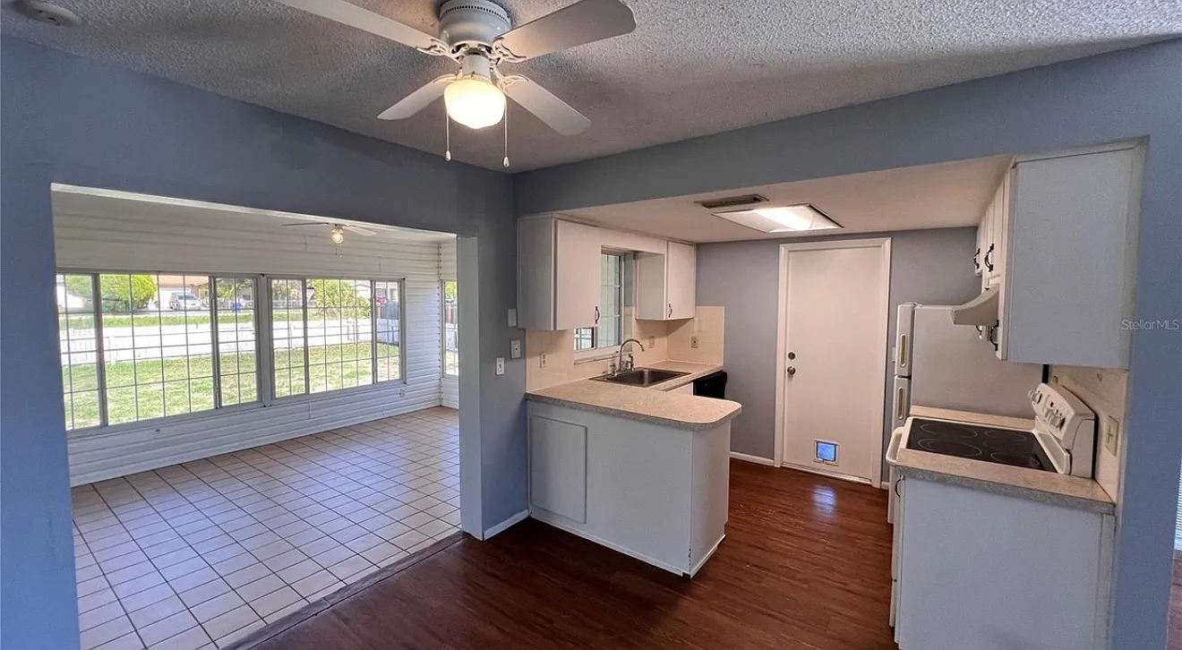 9103 Whitman Lane — Photo 2