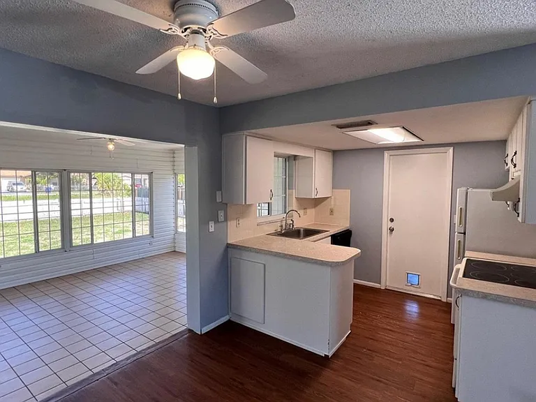 9103 Whitman Ln — Photo 2