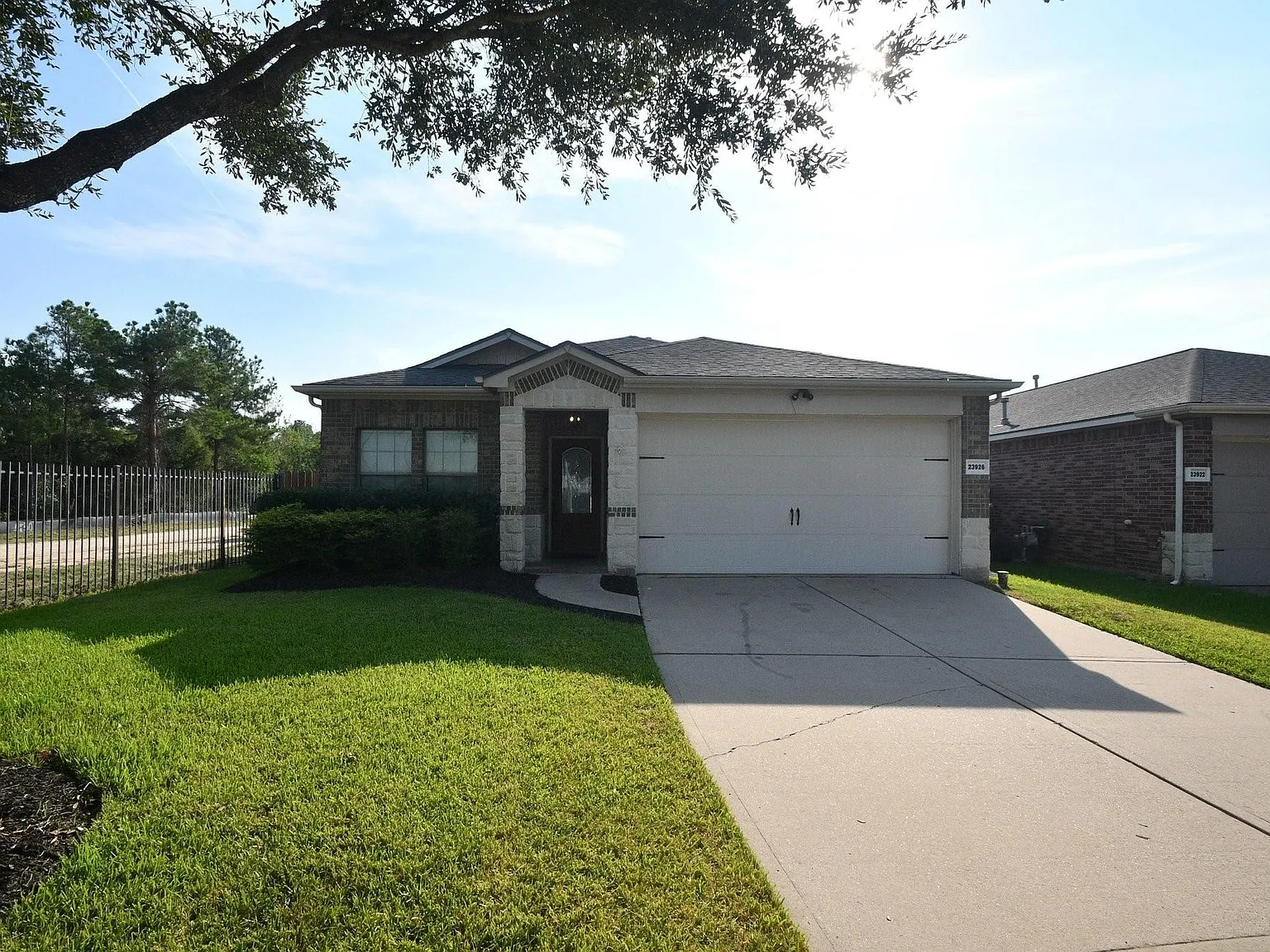 3 bed, 2.0 bath, 1685 sqft, $2,195 — Photo 1