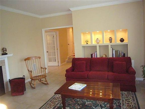3rd image of 3011 S Lincoln Dr