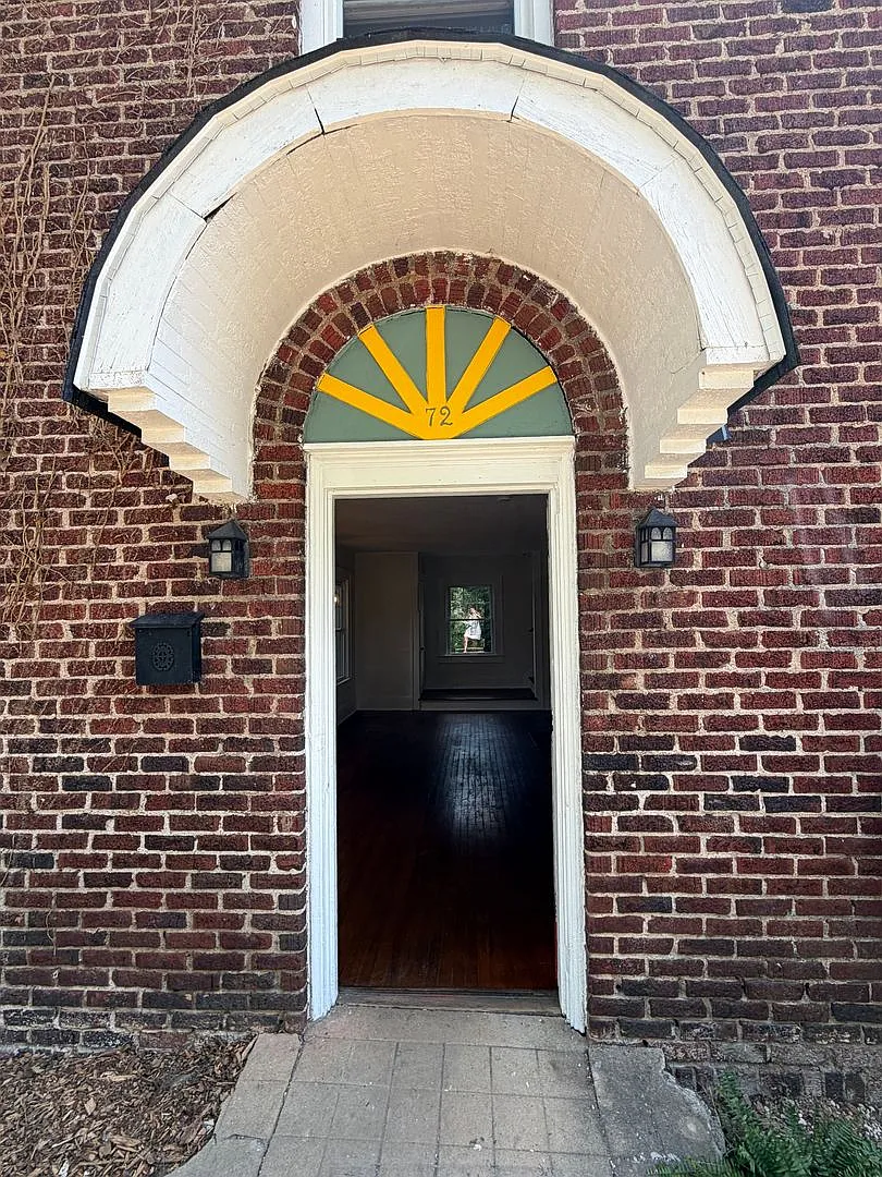 Central - Beautiful 1920's Traditional Brick Home, Newly Renovated — Photo 3