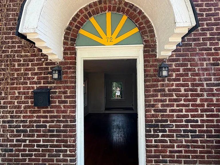 72 Buchanan Ave — Photo 3