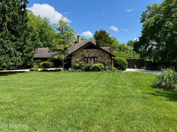 10028 El Pinar Dr, Knoxville, TN 37922