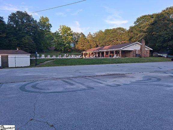 3rd image of 712 Brooks Rd