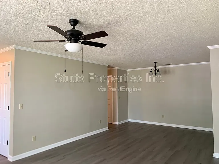 3450 Cloverdale Rd #20 — Photo 2