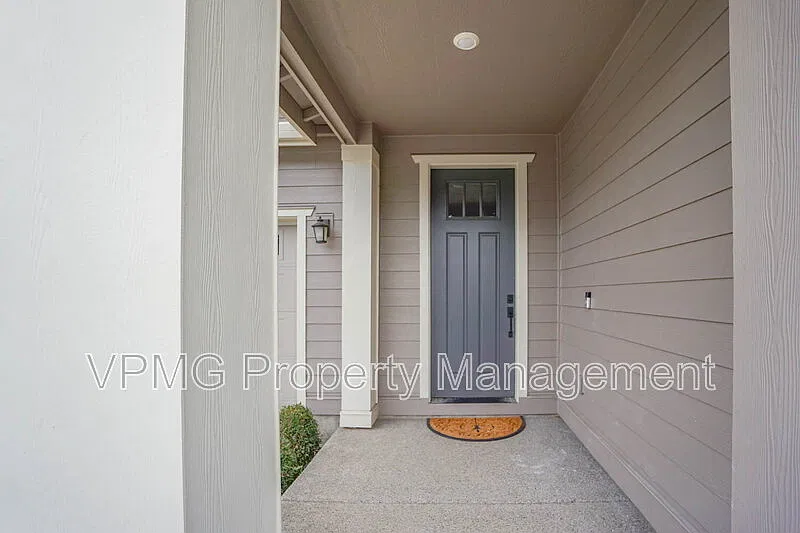 4 bed, 3.5 bath, 3074 sqft, $4,195 — Photo 3