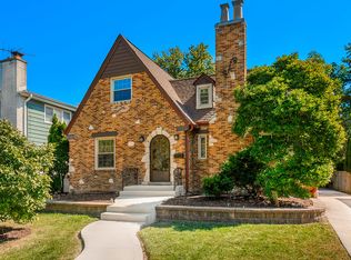 1313 S Vine Ave, Park Ridge, IL 60068