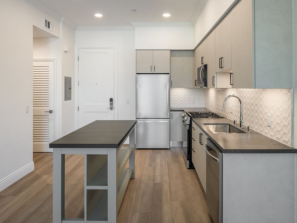 1st image of 7130 Kittyhawk Ave #202