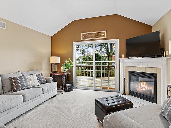 3rd image of 966 Keenan Ln