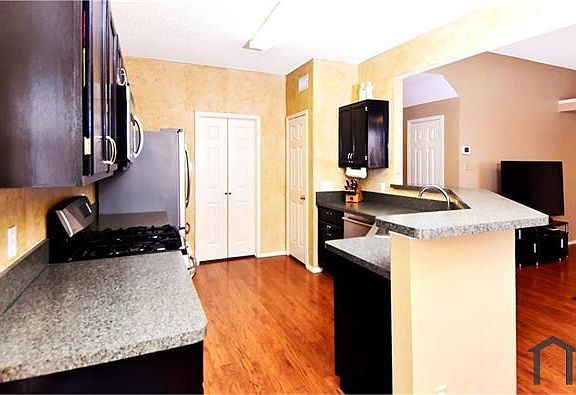 4th image of 3306 Bitter Creek Dr