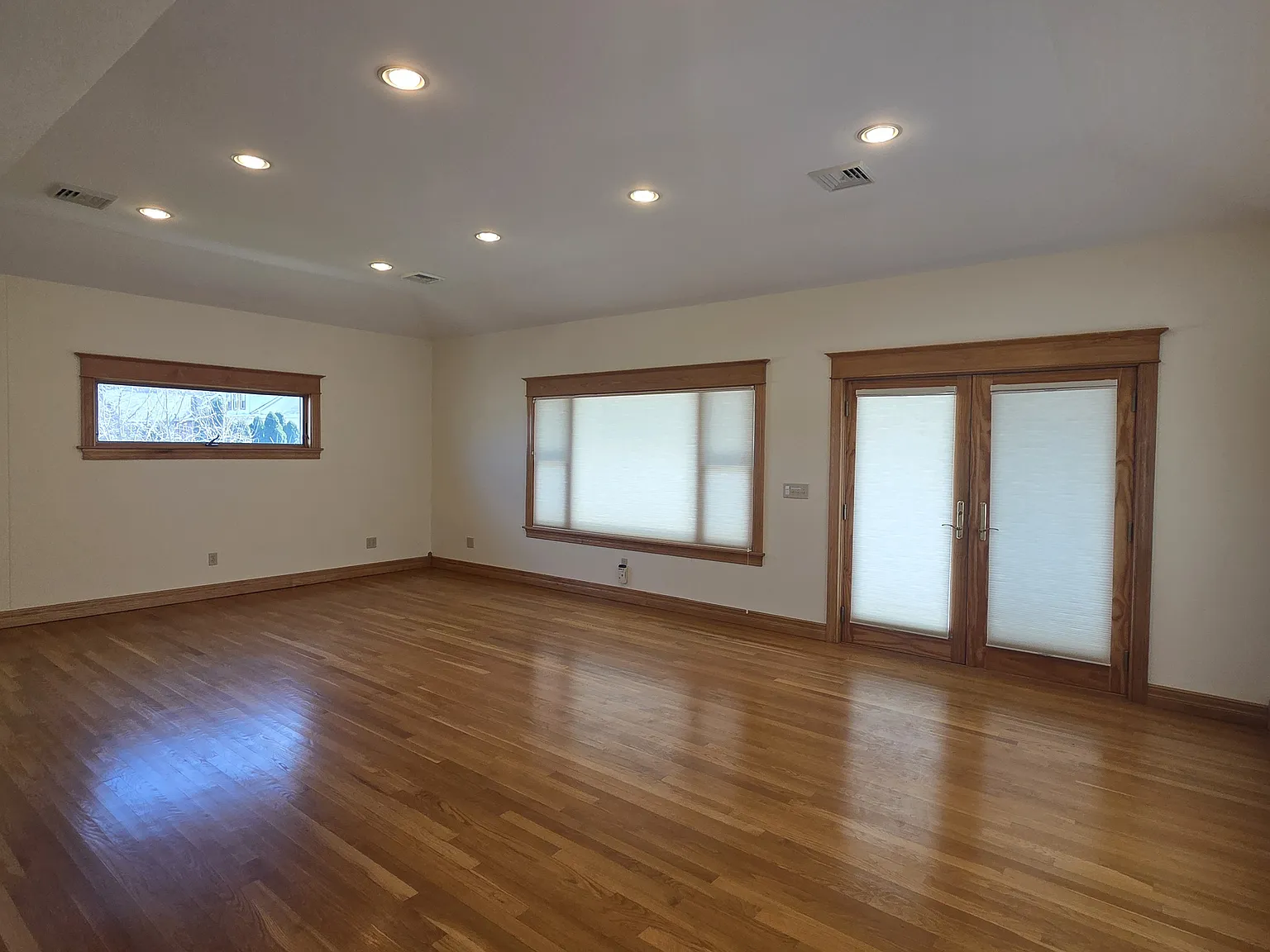 2 bed, 1200 sqft, $2,200 — Photo 1