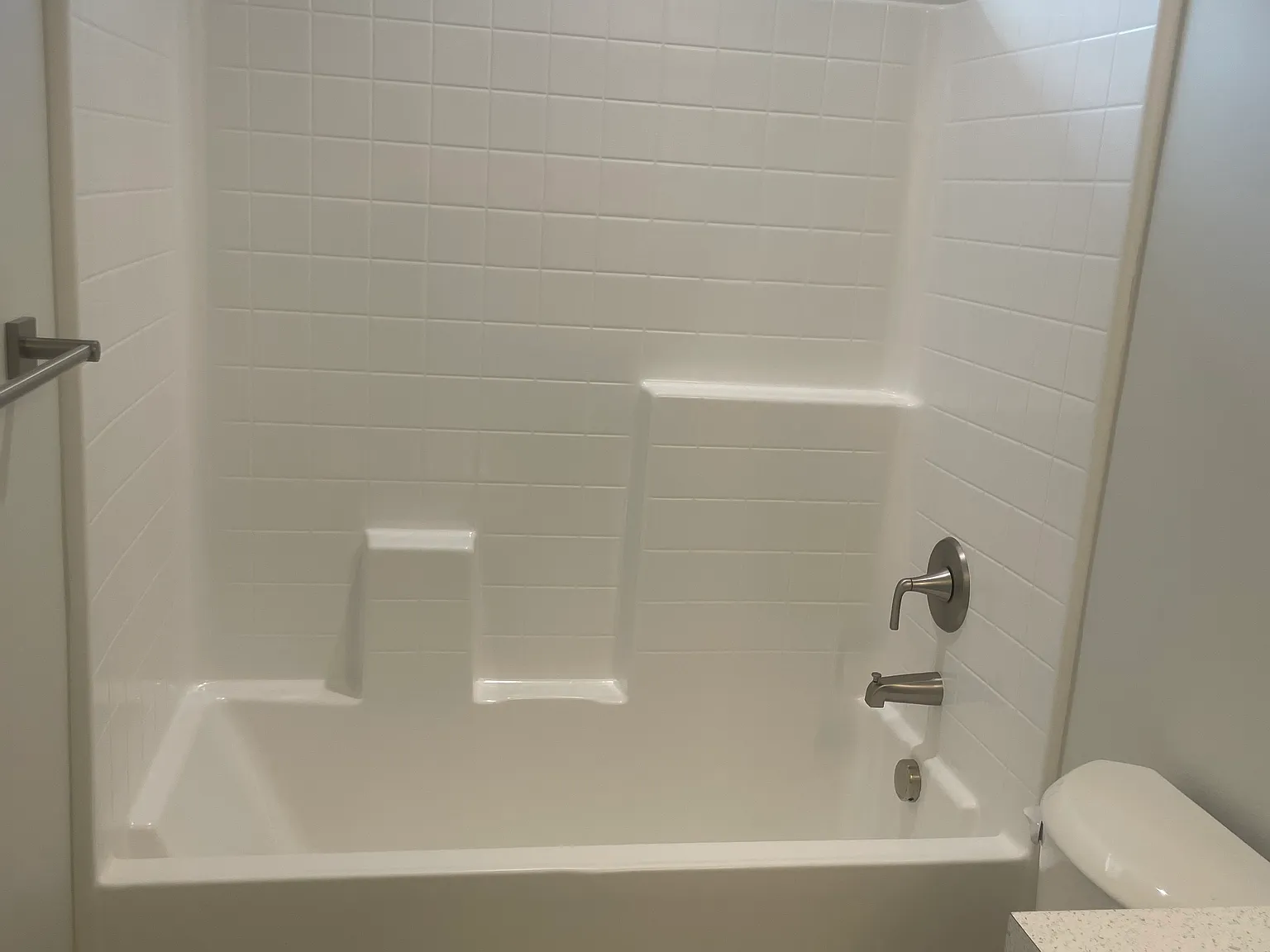 4 bed, 1997 sqft, $2,497 — Photo 3