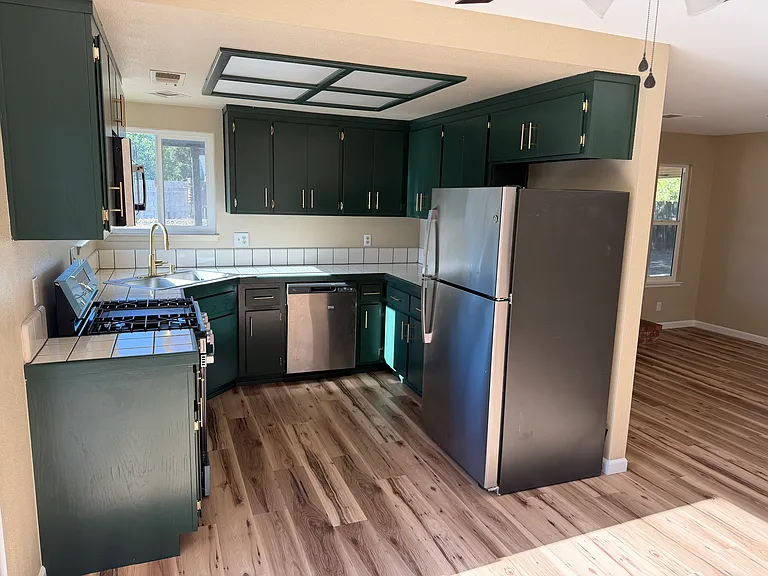 1420 Willow St — Photo 10