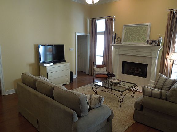 5th image of 947 Richmond Ct