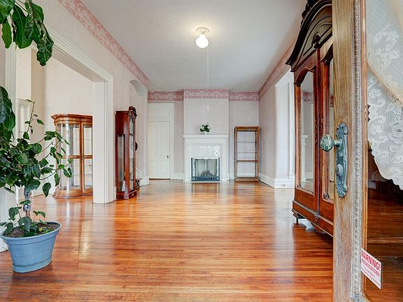 3rd image of 211 W Main St