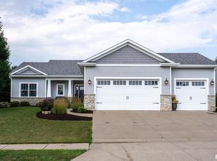 1704 E 61st St, Davenport, IA 52807