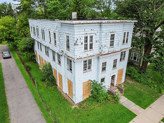 4th image of 93 Walnut St