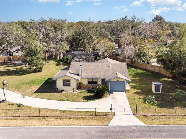 16036 3rd St, Umatilla, FL 32784