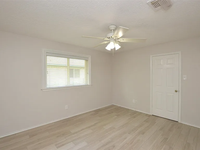 703 Flower Field Ct — Photo 12