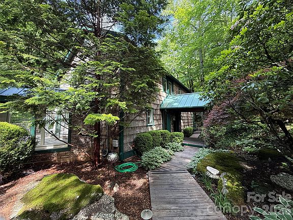 2nd image of 220 Cobble Creek Ln