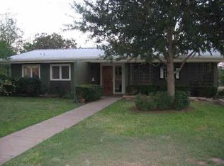 302 E Granite St, Llano, TX 78643