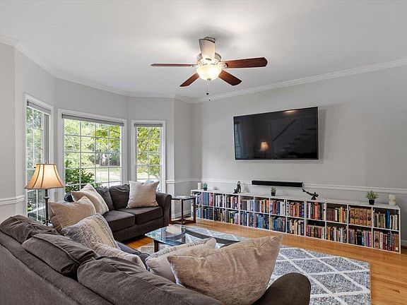 5th image of 310 Loblolly Dr