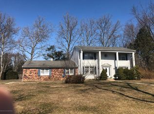 90 Stratford Dr, Manalapan, NJ 07726