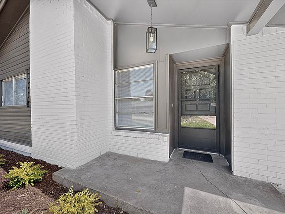 2nd image of 1304 Glynn Oaks Dr