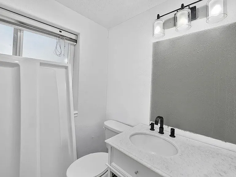 2289 N Sunset Dr W — Photo 6