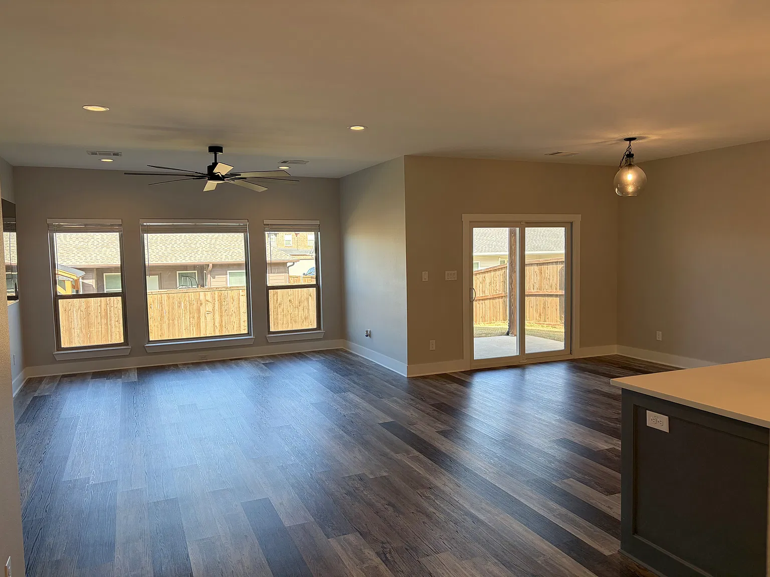 3 bed, 1661 sqft, $2,100 — Photo 4