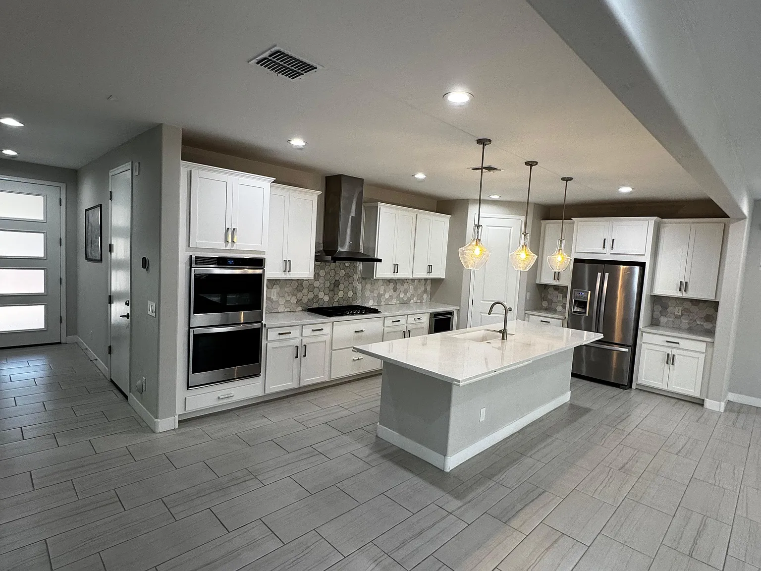 3 bed, 2.5 bath, 2325 sqft, $3,100 — Photo 3