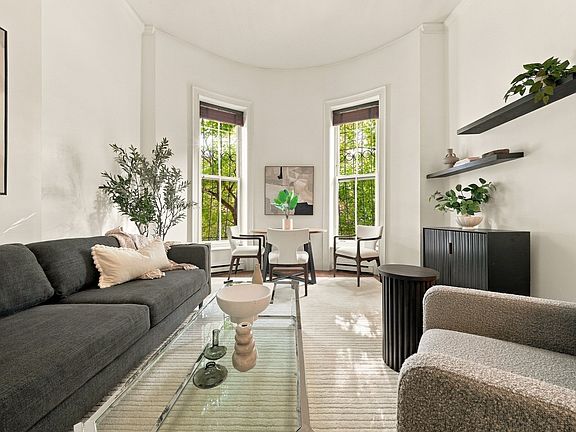 3rd image of 26 Worcester Sq APT 2