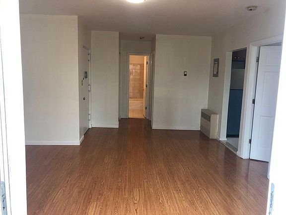 4th image of 8245 164th St APT 6