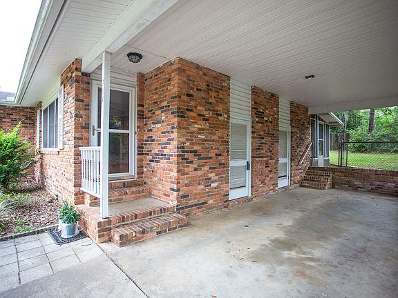 3rd image of 902 Maplewood Dr