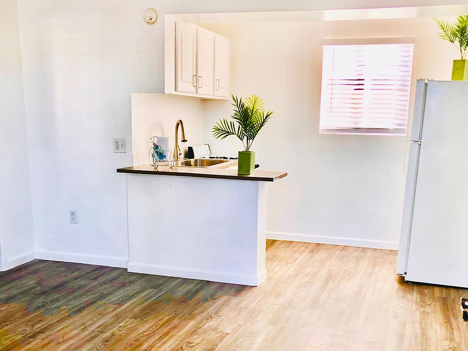 1st image of 530 E Mariposa St APT 31
