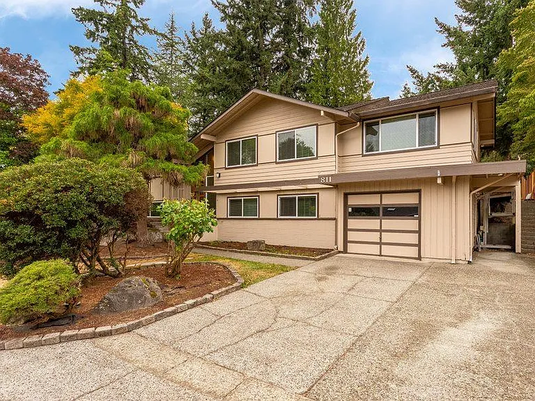 811 170th Pl NE — Photo 1
